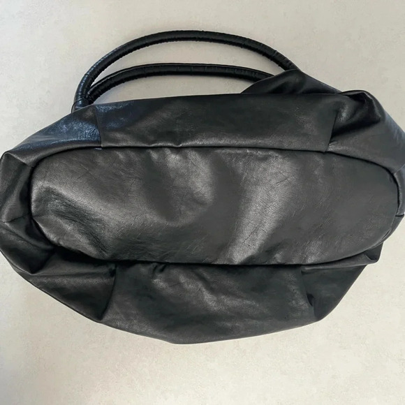 American Eagle/ Vegan  leather/ Rose appliqué/ Black lining w/ zippered pocket - Picture 4 of 14